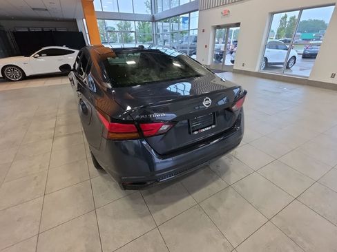 Used 2022 Nissan Altima 2.5 SV FWD image 12