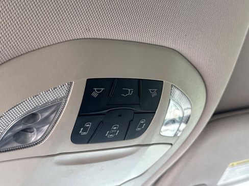 Used 2023 Chrysler Pacifica Touring-L FWD image 27