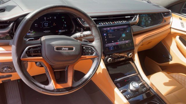Used 2023 Jeep Grand Cherokee Summit AWD/4WD image 6