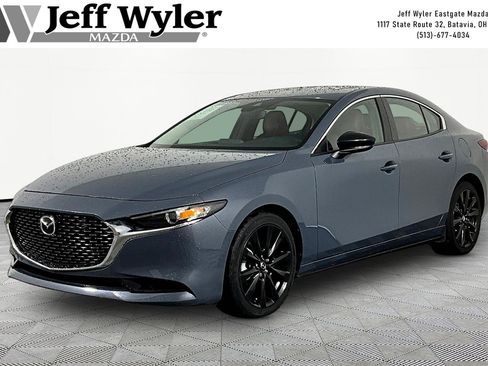 Used 2022 MAZDA MAZDA3 s FWD image 1