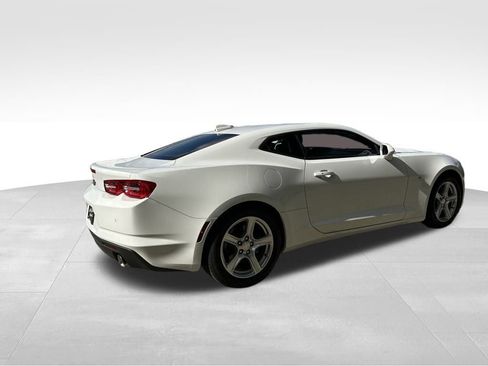 Used 2024 Chevrolet Camaro LT image 5