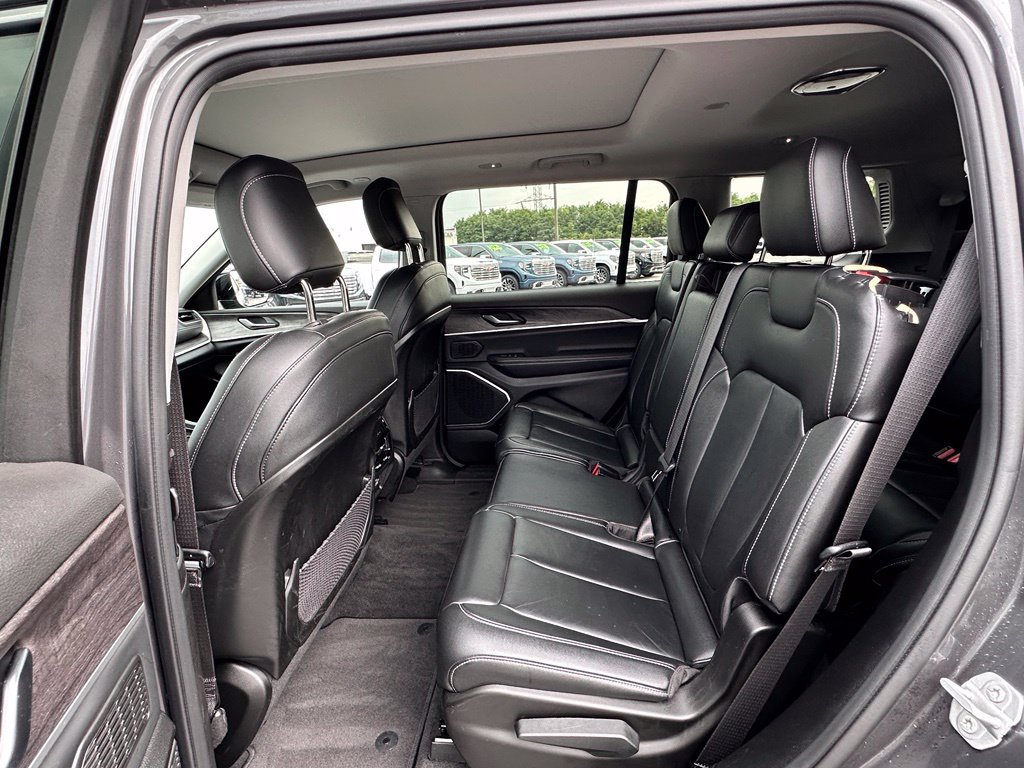Used 2022 Jeep Grand Cherokee L Limited AWD/4WD image 25