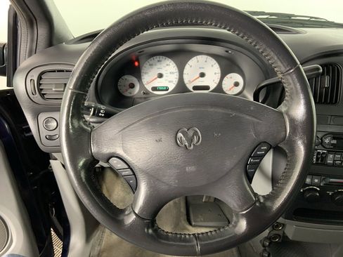 Used 2004 Dodge Grand Caravan SXT image 8