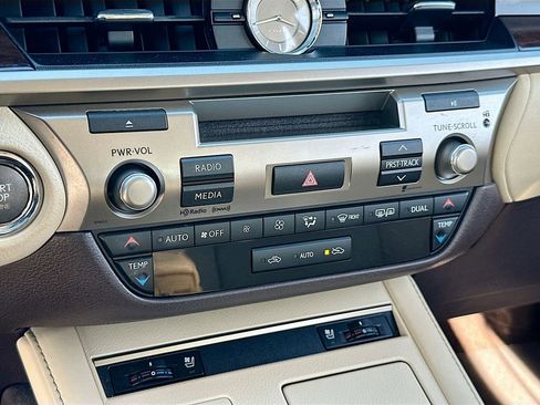 Used 2016 Lexus ES 350 w/ Premium Package w/Wood Trim image 15