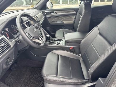 Certified 2021 Volkswagen Atlas Cross Sport SE image 14