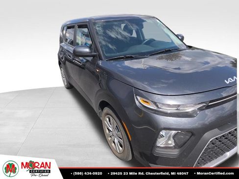 Used 2022 Kia Soul LX FWD image 2
