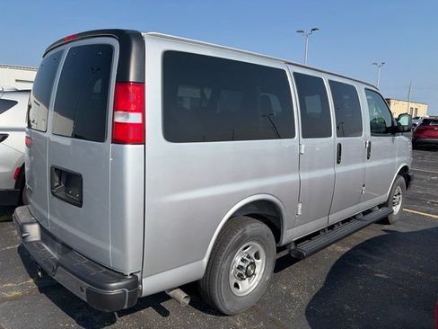 Used 2025 Chevrolet Express 2500 LT w/ LT Preferred Equipment Group RWD image 3