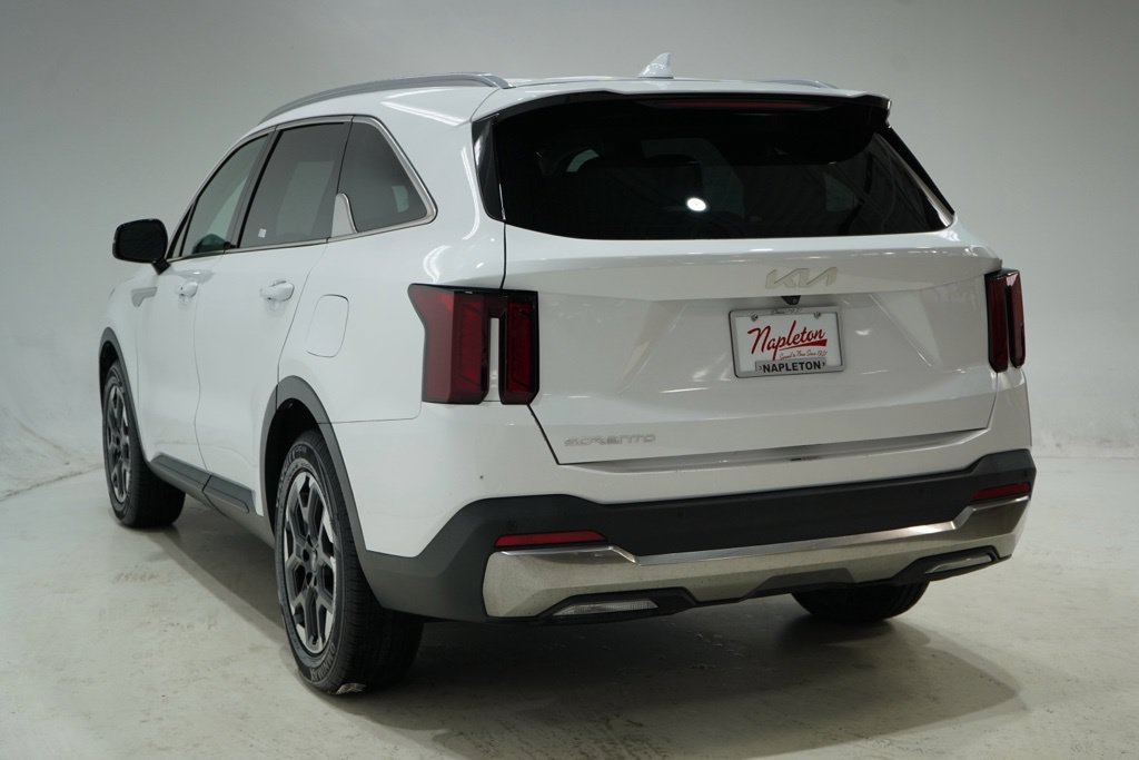Used 2024 Kia Sorento S FWD image 7