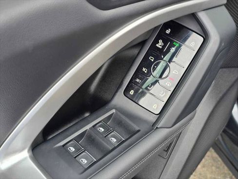Certified 2025 Audi Q5 Premium Plus w/ Premium Plus AWD/4WD image 23