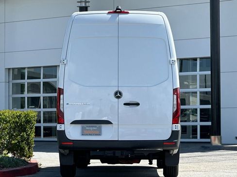 New 2024 Mercedes-Benz eSprinter 170 Cargo image 5