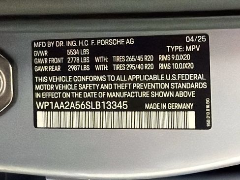 Certified 2025 Porsche Macan AWD/4WD image 35