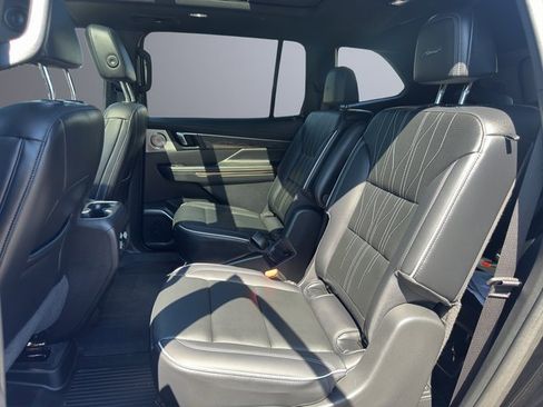 Used 2025 Buick Enclave Avenir w/ Super Cruise Package image 23