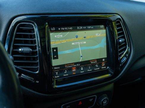Used 2018 Jeep Compass Limited w/ Navigation Group AWD/4WD image 21
