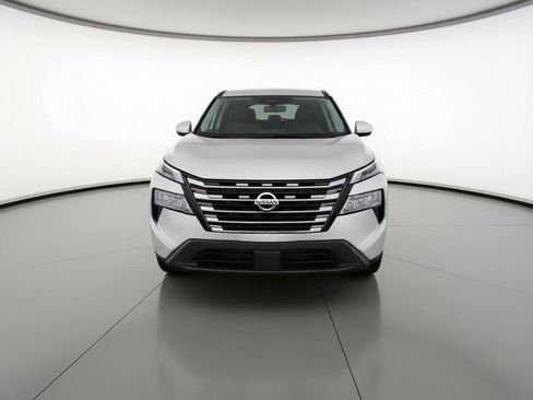 Used 2025 Nissan Rogue SV image 2