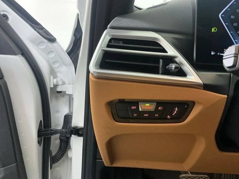 Certified 2025 BMW 330i Sedan w/ Convenience Package RWD image 17