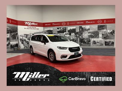 Used 2024 Chrysler Pacifica Limited w/ Trailer Tow Group