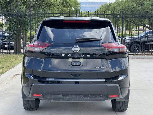 Used 2024 Nissan Rogue SV image 4