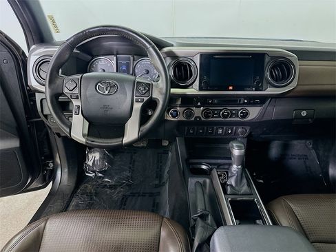 Used 2017 Toyota Tacoma Limited image 16