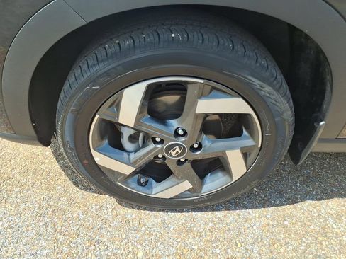 Used 2025 Hyundai Venue SEL FWD image 10
