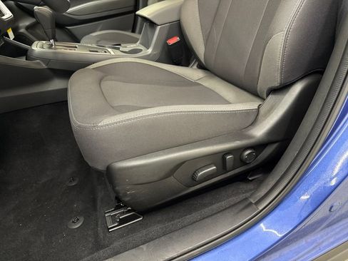 Used 2025 Subaru Crosstrek 2.0i Premium image 12