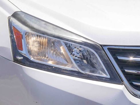 Used 2017 Chevrolet Traverse LT FWD image 4