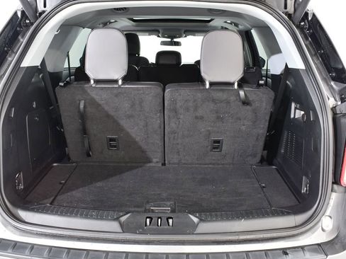 Used 2022 Ford Explorer XLT w/ Equipment Group 202A AWD/4WD image 21