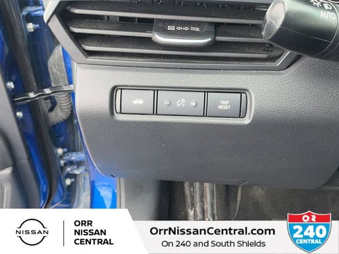 Used 2025 Nissan Altima 2.5 SV FWD image 18