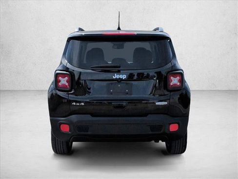 Used 2018 Jeep Renegade Latitude w/ Cold Weather Group AWD/4WD image 7