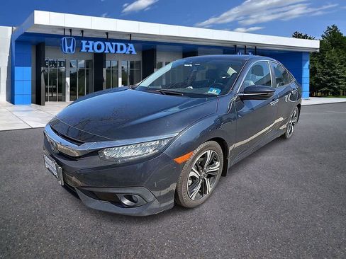 Used 2018 Honda Civic Touring image 1