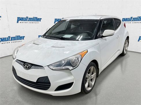 Used 2013 Hyundai Veloster image 1
