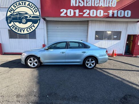 Used 2012 Volkswagen Passat 2.5 SE FWD image 2