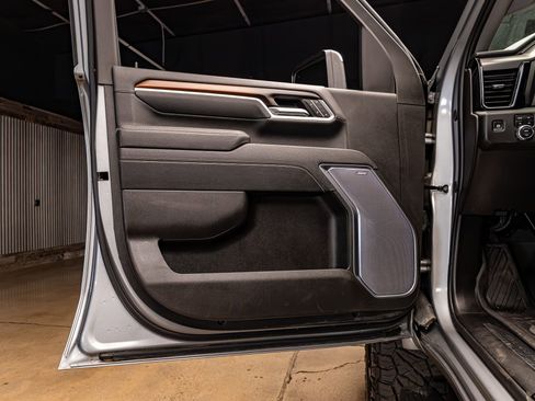 Used 2025 GMC Sierra 3500 Denali w/ Denali Reserve Package image 33