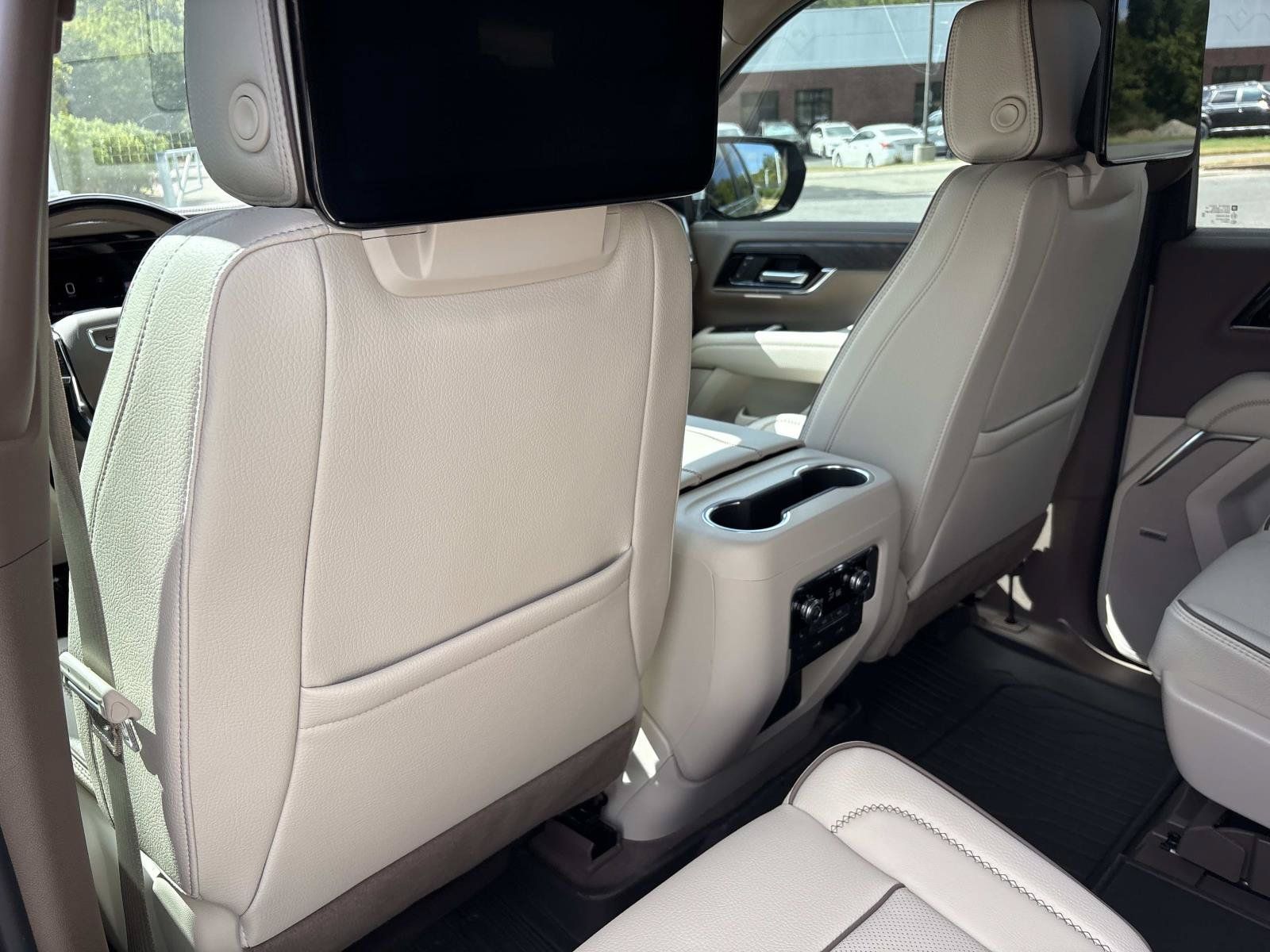 Used 2026 GMC Yukon Denali w/ Denali Reserve Package AWD/4WD image 30