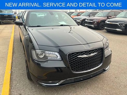 Used 2018 Chrysler 300 S w/ 300S Premium Group AWD/4WD image 5