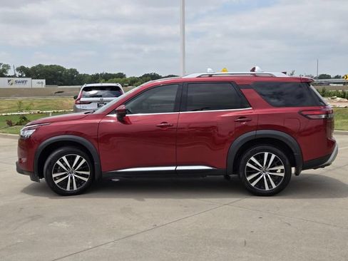 Used 2023 Nissan Pathfinder Platinum AWD/4WD image 3
