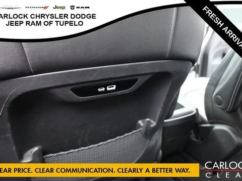 Used 2025 Chrysler Pacifica Select FWD image 28