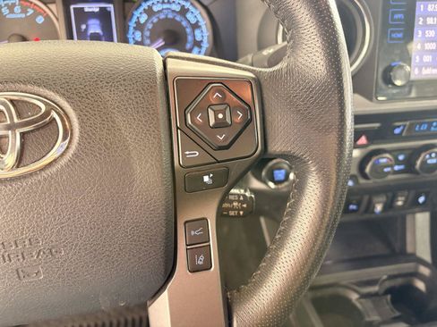 Used 2019 Toyota Tacoma TRD Off-Road w/ TRD Premium Off Road Package AWD/4WD image 28