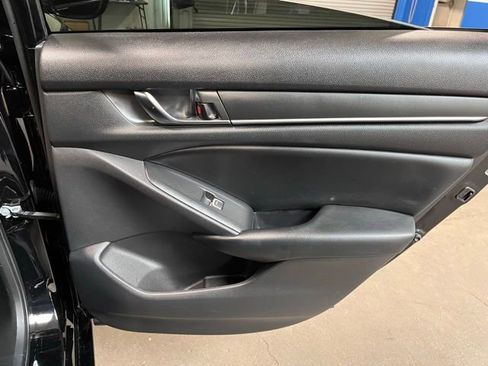 Used 2018 Honda Accord Sport image 13