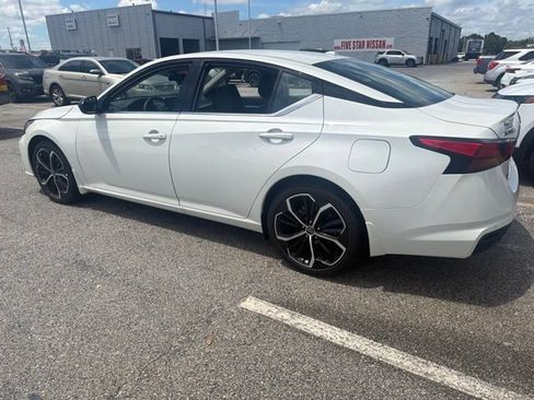 Used 2025 Nissan Altima 2.5 SR FWD image 14