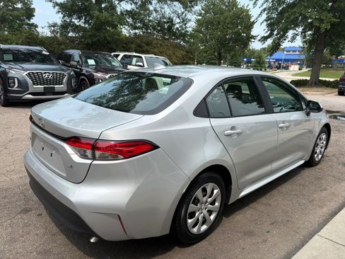 Used 2025 Toyota Corolla LE FWD image 5