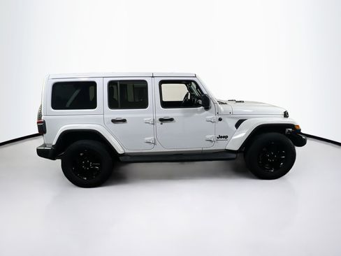 Used 2023 Jeep Wrangler Unlimited Sahara AWD/4WD image 4