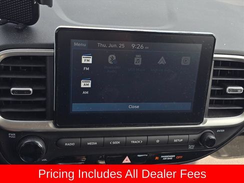 Certified 2025 Hyundai Venue SEL FWD image 4