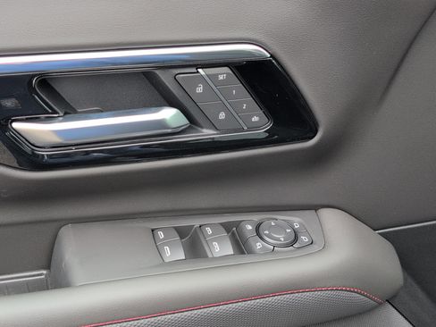 New 2026 Chevrolet Suburban RST image 18