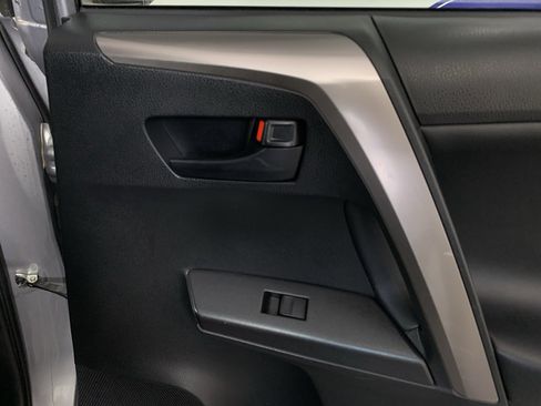 Used 2018 Toyota RAV4 LE image 37