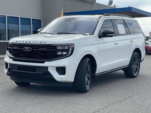 Certified 2025 Ford Expedition Platinum w/ Stealth Performance Package image 7
