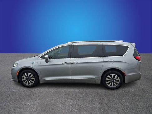 Used 2021 Chrysler Pacifica Limited w/ Premium & Safety Sphere Group image 7