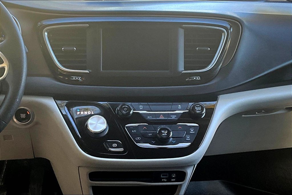 Used 2020 Chrysler Voyager Lxi FWD image 8