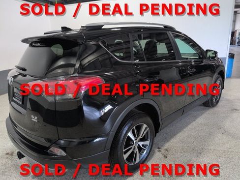 Used 2017 Toyota RAV4 XLE AWD/4WD image 3