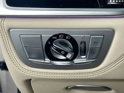 Used 2022 BMW 740i w/ Interior Design Package image 10