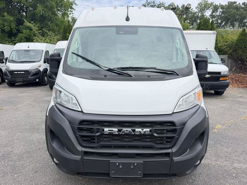 Used 2024 RAM ProMaster 2500 w/ Convenience Group FWD image 2